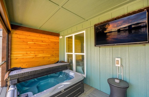 Afton House | Lake Front Monkey Island Paradise