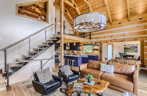 Estes Park House | Lake Front! Mtn/Lake Views,HotTub,Gas FirePit,Walking Trail to town & shopping