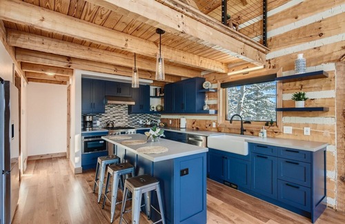 Estes Park House | Lake Front! Mtn/Lake Views,HotTub,Gas FirePit,Walking Trail to town & shopping