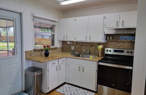 Highland Cottage | Lake Front Oasis. Amazing Sunsets-12 min from Sebring Raceway