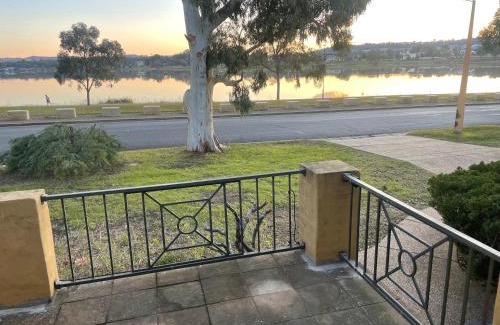 Lake Albert House | Lake Front, Sunset Views