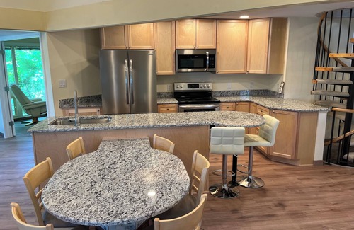 Lake Ozark Villa | LAKE FRONT Swim off private Deck" WOW" ELEGANT in Heart Of Lake Of OZARKS