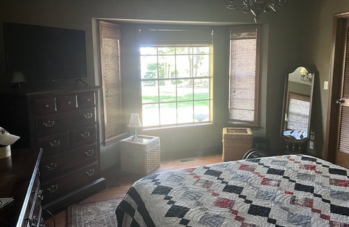 Pryor House | Lake Front With Dock - Monthly Available