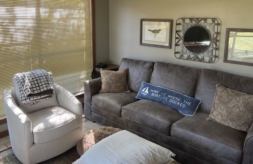 Pryor House | Lake Front With Dock - Monthly Available