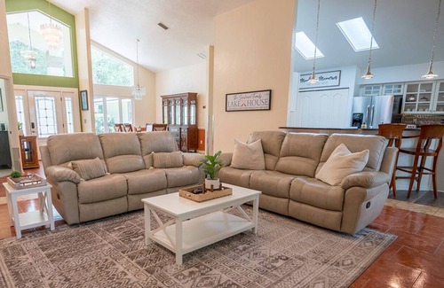 Putnam Hall House | Lake Geneva Getaway – Close to Gainesville & UF