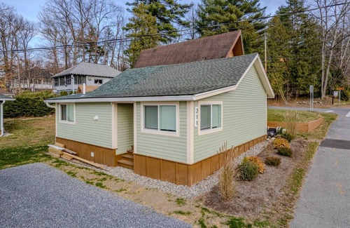 Lake George Cabin | Lake George Luxury Cabin (2 bed/1 bath)