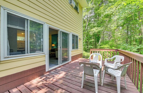 Lake George House | Lake George Townhome w/Deck: 2 Mi to The Outlets!