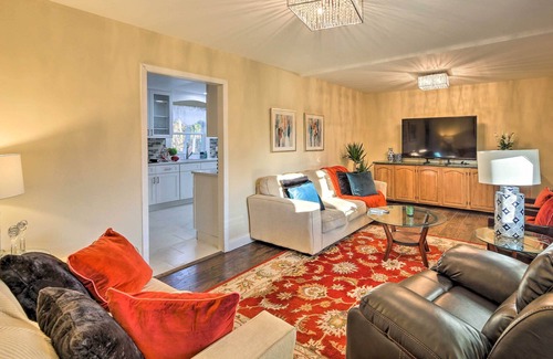 Lake Grove House | Lake Grove Getaway ~ 7 Mi to the Beach!