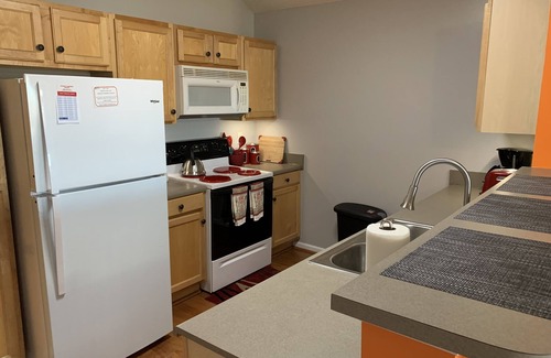 Keowee Apartment | Lake Hartwell/Clemson condo- perfect game day retreat