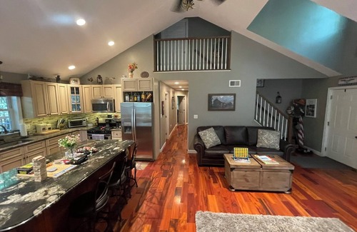 Nesquehoning House | Lake Hauto 3 bedroom loft, sleeps 20+ nJim Thorpe close basement game room