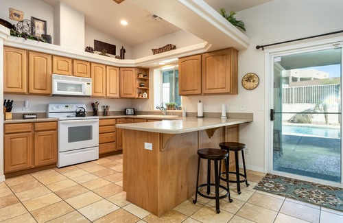 Lake Havasu City House | LAKE HAVASU POOL HOME " TIKI RANCH " weekly discounts