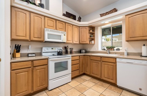 Lake Havasu City House | LAKE HAVASU POOL HOME " TIKI RANCH " weekly discounts