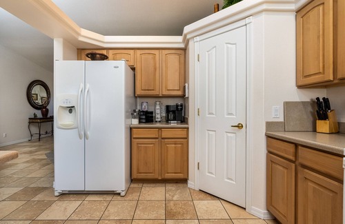 Lake Havasu City House | LAKE HAVASU POOL HOME " TIKI RANCH " weekly discounts