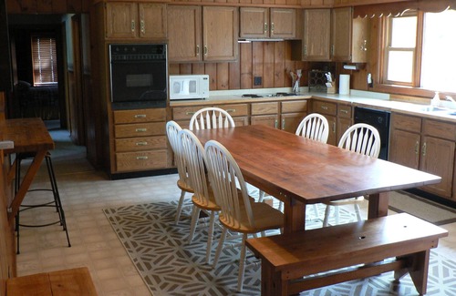 Hayward House | Lake Hayward. Private Lakefront Within Walking Distance To Downtown Hayward