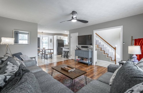 Trenton House | Lake Hills Landing | Dog Friendly, Great Location + Hot Tub
