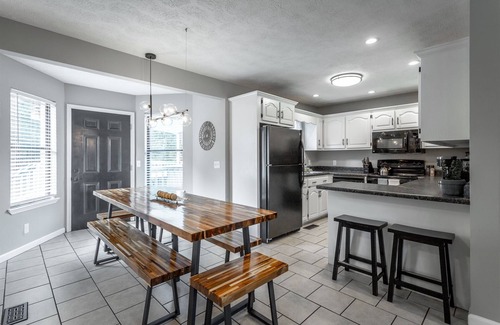 Trenton House | Lake Hills Landing | Dog Friendly, Great Location + Hot Tub