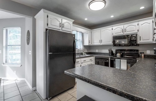 Trenton House | Lake Hills Landing | Dog Friendly, Great Location + Hot Tub
