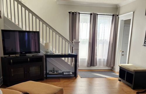Anchorville House | Lake house, 5 bedrooms, 2 baths. and dog friendly