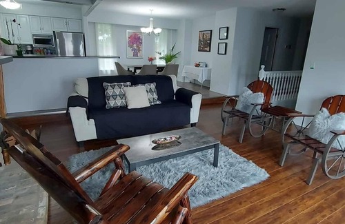 Manitoba House | LAKE HOUSE 6 MINUTES TO TOWN.BRING YOUR WATER SPORTS GEAR AND ENJOY