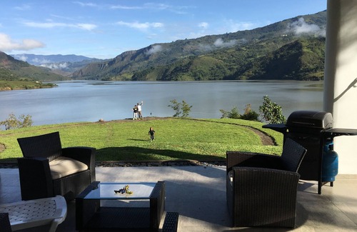 Chico House | Lake house at 3 hours from Bogota, perfect warm weather