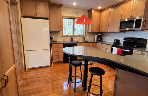 Deerfield House | Lake House & Beach, Waterfront with Dock, Spacious Yard, Pets Welcome