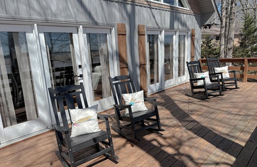 Cedar Bluff House | Lake House Cabin 3BR/2BA Sleeps 6 Water Front With Private Boat Dock for Fishing