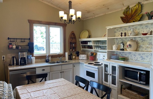 Louth Cottage | Lake House Cottage on the lake