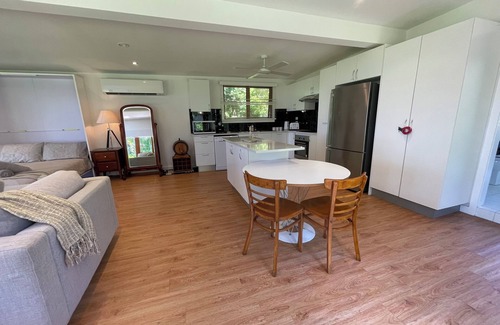 Brightwaters Apartment | Lake House Escape in Beautiful Brightwaters