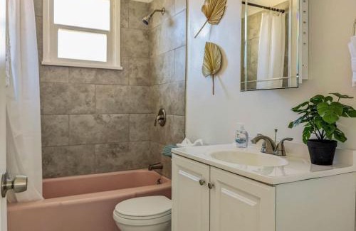 Kanab Hotel | Lake House Escape, Venture Base Unit 7