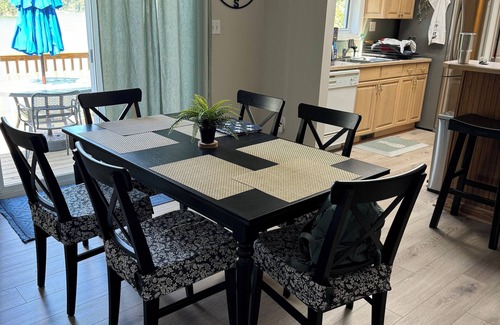 Piney Flats House | Lake House Getaway! 4-bedroom house on Boone Lake near JC with AC, WiFi, Dock