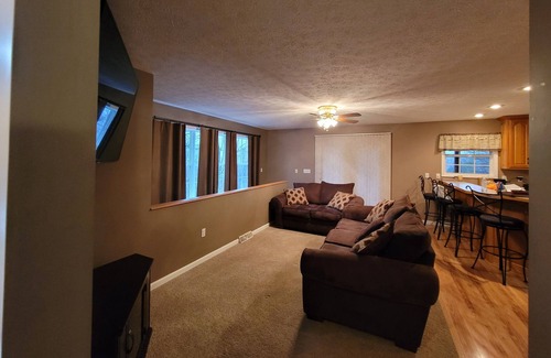 Monticello House | Lake House on Cumberland! Pull through driveway! 5 miles from a public ramp!