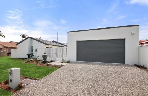 Pelican Waters House | Lake House On Magellan 58 Ramsay Crescent