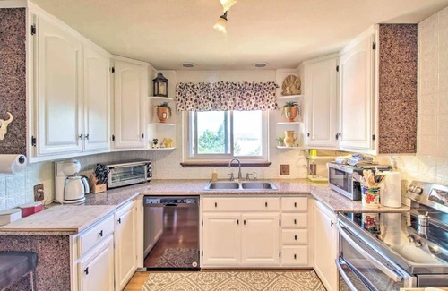 Kelseyville House | Lake house perched on a hill w/views & w/SUP's kayaks & E-Bikes & pool
