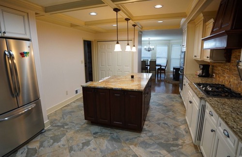 Dallas House | Lake house private 30 acres