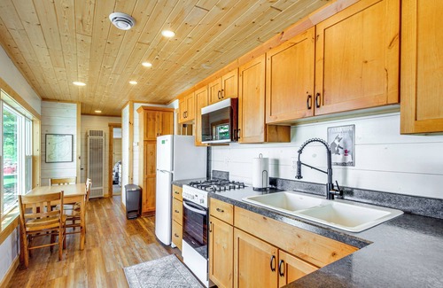 Nisswa Cabin | Lake Hubert Cabin w/Private Deck + Boat Dock