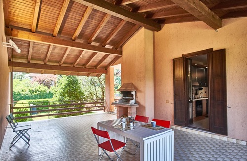 Castelletto Sopra Ticino House | Lake Villa