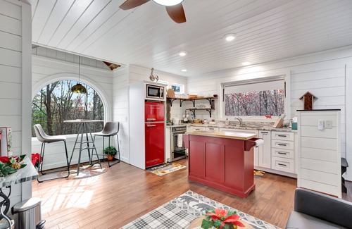 Salem House | Lake Jocassee sunflower tree house