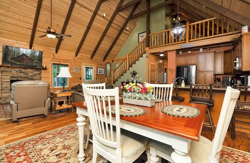 Seneca House | Lake Keowee l Waterfront Log home with dock and only 20 min to Clemson