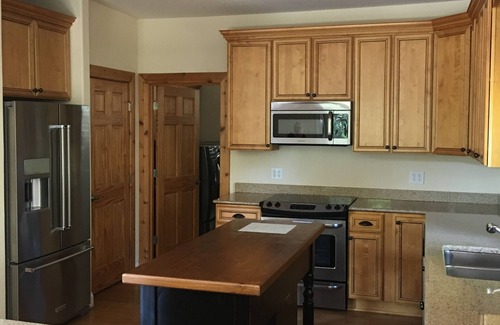 Serenity Bay House | Lake Keowee Waterfront Home 15 miles from Clemson!