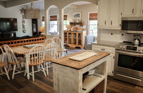 Gainesville House | Lake Lanier Getaway in North GA Mountains - Leaf Peepers & Lake Views: I Got You