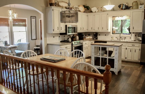 Gainesville House | Lake Lanier Getaway in North GA Mountains - Leaf Peepers & Lake Views: I Got You
