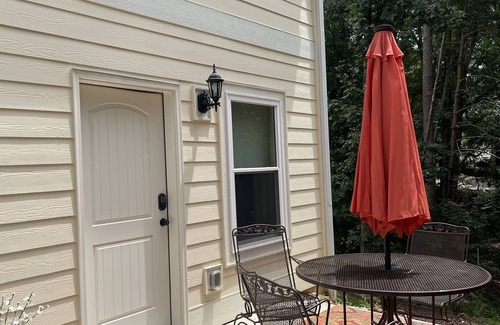 Gainesville House | Lake Lanier Home. 1 BR APT. with dock on private cove. 35 minutes to Dahlonega.