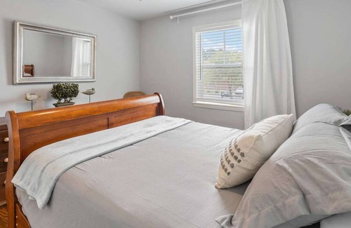 Acworth Apartment | Lake Life A - 2 Bdrm Sleeps 4 | 5 Min Walk to Beach & Dwntwn Acworth | 10 Min to Lake Point Sports