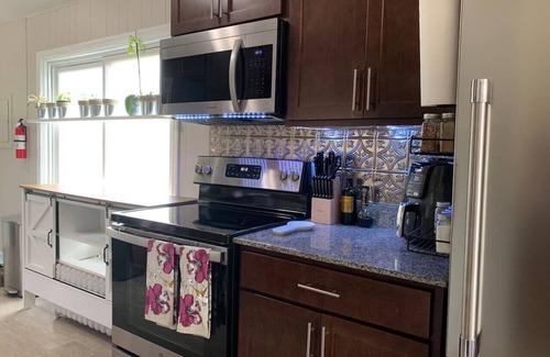Observation Hill Apartment | Lake & Lift Bridge Views, Top Floor, Large Deck