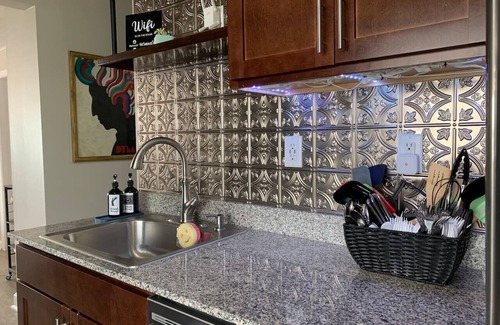Observation Hill Apartment | Lake & Lift Bridge Views, Top Floor, Large Deck