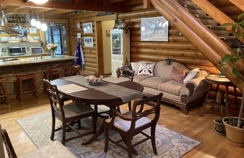 Chapin House | Lake living in a relaxed family and pet-friendly home