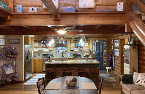 Chapin House | Lake living in a relaxed family and pet-friendly home