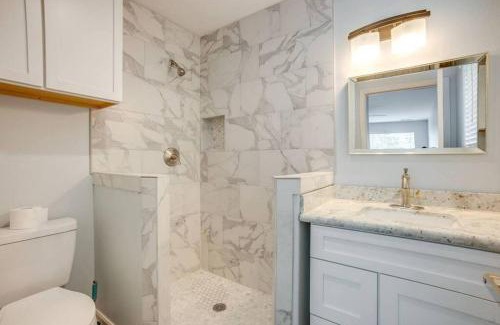 Onalaska House | Lake Livingston Getaway w/ Balcony + Water View!