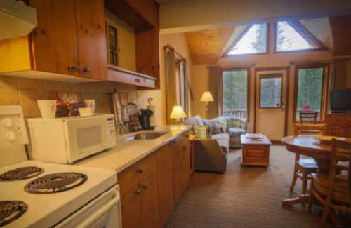 Lake Louise Cabin | Lake Louise Suite | Mountain Views & Fireplace