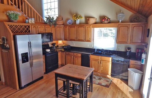 Garner Cove House | Lake Lure Reopens May 2026! Lakefront-Pontoon Boat,Firepit,Game Rm,Dog OK
